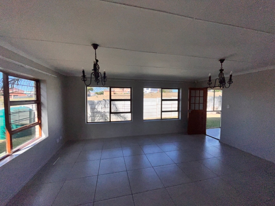 2 Bedroom Property for Sale in Wavecrest Eastern Cape
